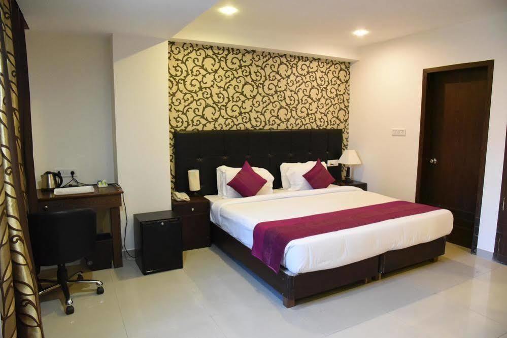 Oyo Premium Railway Station Patna Hotel Patna  Luaran gambar